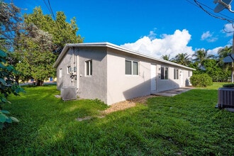 3496 48th Ln S in Lake Worth Beach, FL - Building Photo - Building Photo