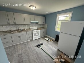 222 Sommerville Pl in Yonkers, NY - Building Photo - Building Photo