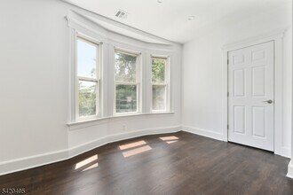 67 Dunnell Rd in Maplewood, NJ - Building Photo - Building Photo