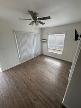 2107 N Raymond Ave in Altadena, CA - Building Photo - Building Photo