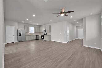 2333 Green Sturgeon Ct in Shenandoah, TX - Building Photo - Building Photo
