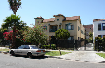 241 S Catalina St in Los Angeles, CA - Foto de edificio - Building Photo