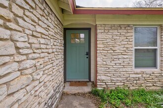 8525 Maine Dr in Austin, TX - Building Photo - Building Photo