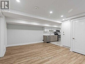 987 Avenue Rd in Toronto, ON - Building Photo - Building Photo