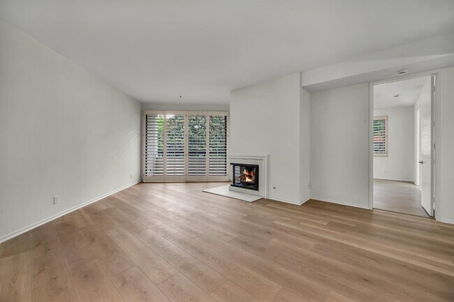 2131 Century Park Ln, Unit 116 in Los Angeles, CA - Building Photo - Building Photo