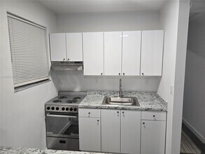 2418 Sherman St in Hollywood, FL - Building Photo - Building Photo