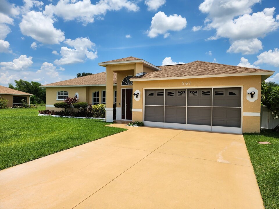 567 Charwood Ave S in Lehigh Acres, FL - Building Photo