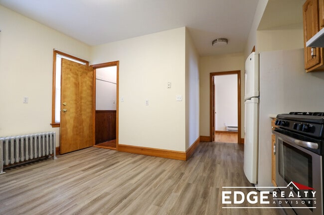 12 Montcalm Ave, Unit 2 in Boston, MA - Foto de edificio - Building Photo