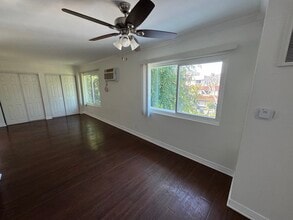 1138 S Corning St, Unit 23 in Los Angeles, CA - Foto de edificio - Building Photo