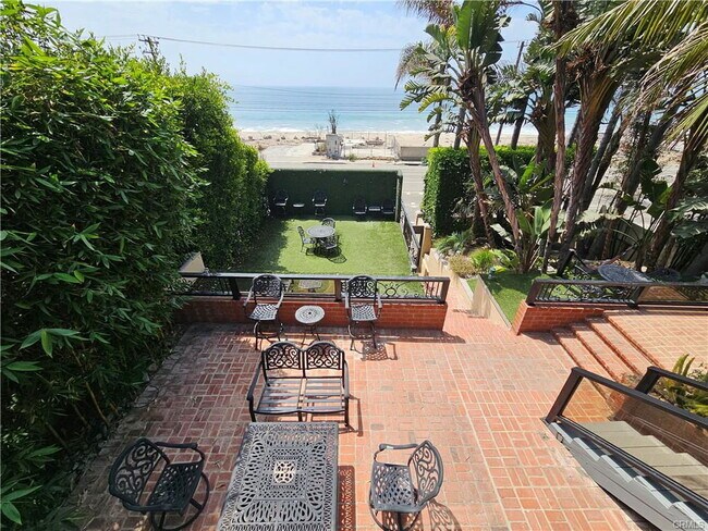 21549 CA-1 in Malibu, CA - Building Photo - Building Photo