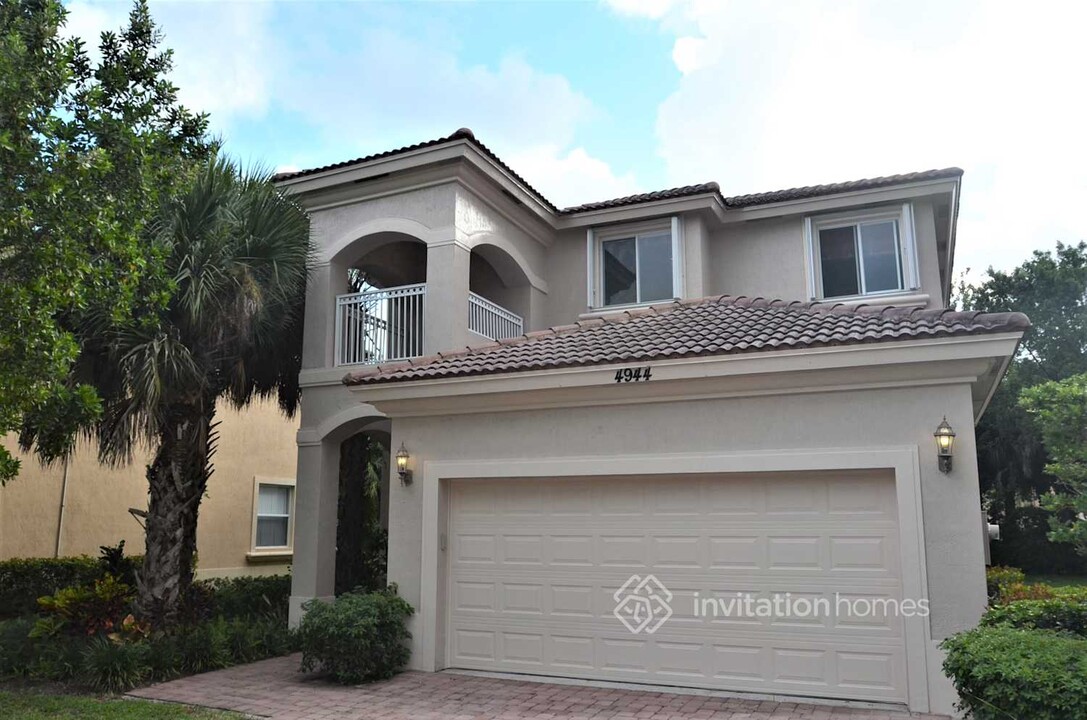 4944 Cypress Ln in Coconut Creek, FL - Building Photo