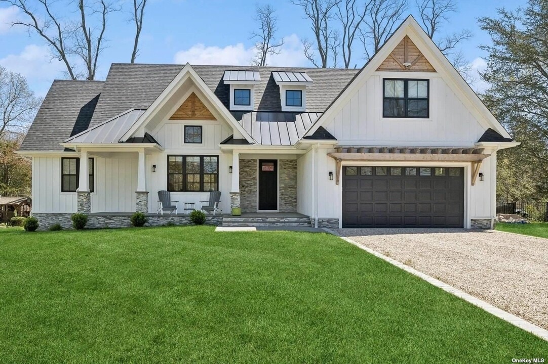 910 Glenn Rd in Southold, NY - Building Photo