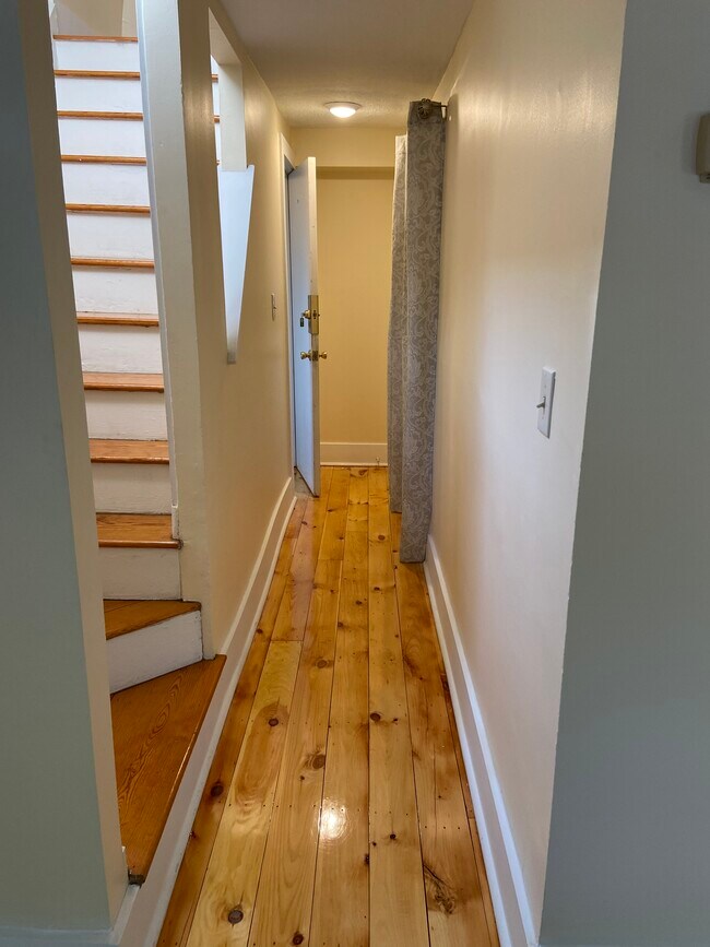 842 State St, Unit 2nd fl right in New Haven, CT - Foto de edificio - Building Photo