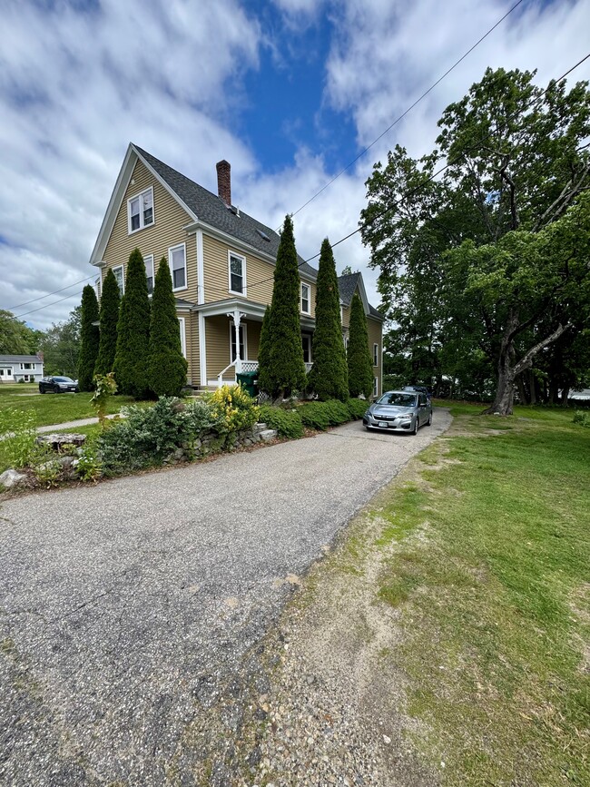97 Knight St, Unit 1 in Milford, NH - Building Photo - Building Photo