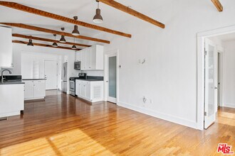 6217 Poppy Peak Dr in Los Angeles, CA - Building Photo - Building Photo