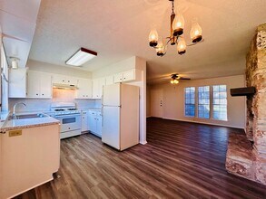 12005 Charing Cross Rd in Austin, TX - Building Photo - Building Photo