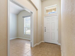 819 Highland Vista in New Braunfels, TX - Foto de edificio - Building Photo