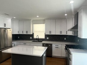 8100 Paso Robles Ave, Unit 8100 in Van Nuys, CA - Foto de edificio - Building Photo