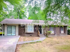 2560 Foxlair Trail in College Park, GA - Building Photo