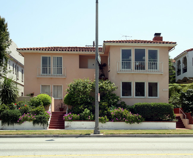 9550 W Olympic Blvd in Beverly Hills, CA - Foto de edificio - Building Photo