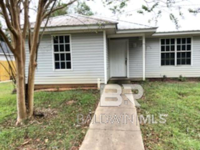 305 W Peachtree Ave in Foley, AL - Foto de edificio