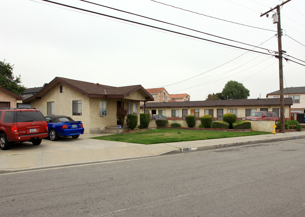 9554-9564 Pacific Ave in Bellflower, CA - Building Photo