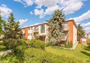 11925 104th St NW in Edmonton, AB - Building Photo