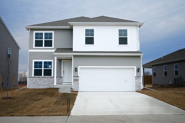 2425 SE Fox Valley Dr in West Des Moines, IA - Building Photo - Building Photo