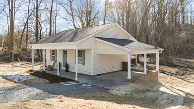 1802 Rominger Rd in Winston-Salem, NC - Building Photo - Building Photo