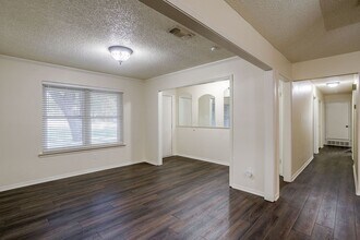 1108 Lakeview Dr in Azle, TX - Building Photo - Building Photo