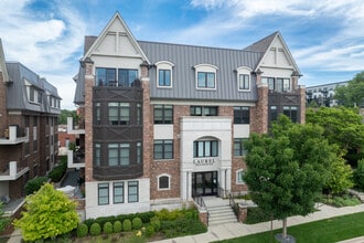 Laurel Apartments in Highland Park, IL - Building Photo - Building Photo