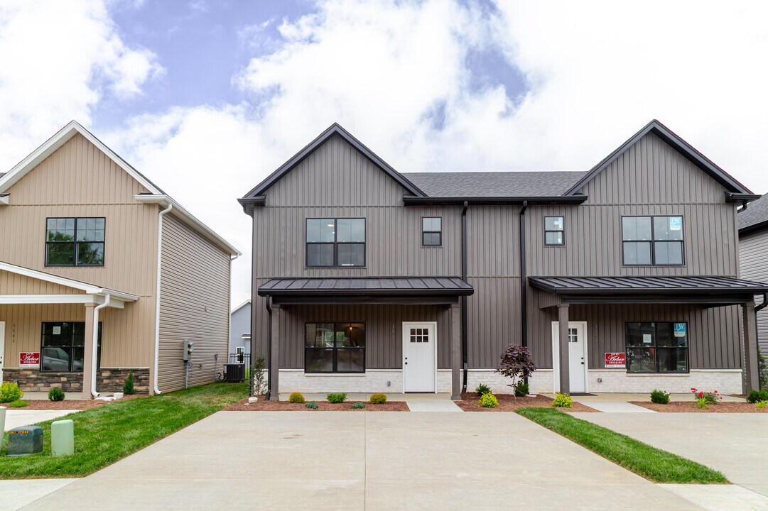 3505 Arbor Crossing Way in Jeffersonville, IN - Building Photo