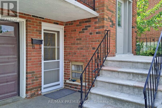 3646 Molly Ave in Mississauga, ON - Building Photo - Building Photo