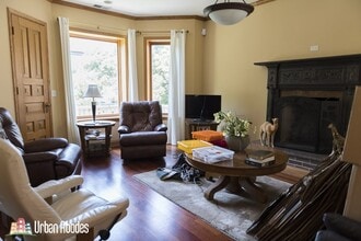 1437 W Olive Ave, Unit 2A in Chicago, IL - Building Photo - Building Photo