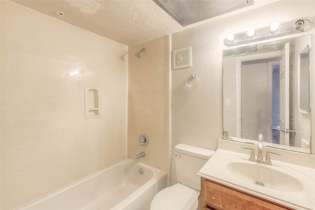 property at 445 Carolcrest Ln