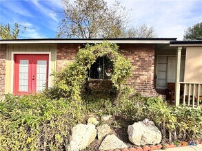 421 Broadway St in San Marcos, TX - Building Photo - Building Photo