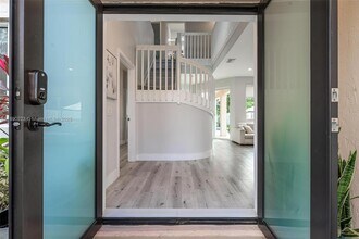 925 Briar Ridge Rd in Weston, FL - Building Photo - Building Photo