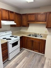 1090 N Guignard Dr in Sumter, SC - Building Photo - Building Photo