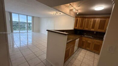 16740 NE 9th Ave in North Miami Beach, FL - Foto de edificio - Building Photo