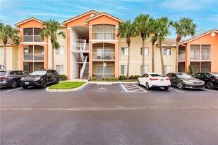 6321 Aragon Way, Unit 306 in Ft. Myers, FL - Building Photo
