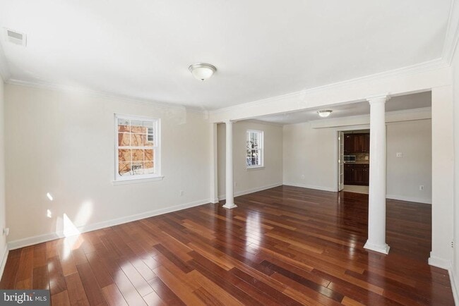 5205 Brookeway Dr in Bethesda, MD - Building Photo - Building Photo