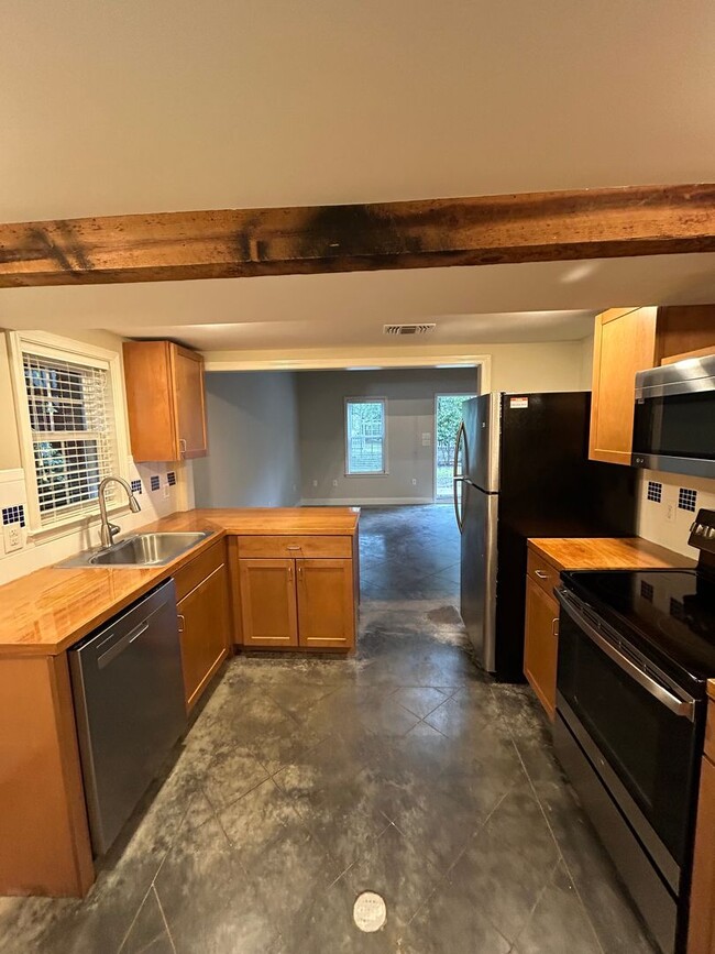 968 E 2nd St in Pass Christian, MS - Building Photo - Building Photo