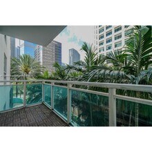 950 Brickell Bay Dr in Miami, FL - Building Photo - Building Photo