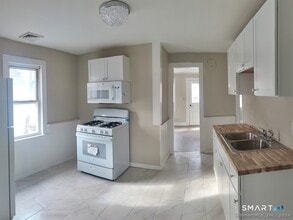 102 Red Mountain Ave in Torrington, CT - Building Photo - Building Photo