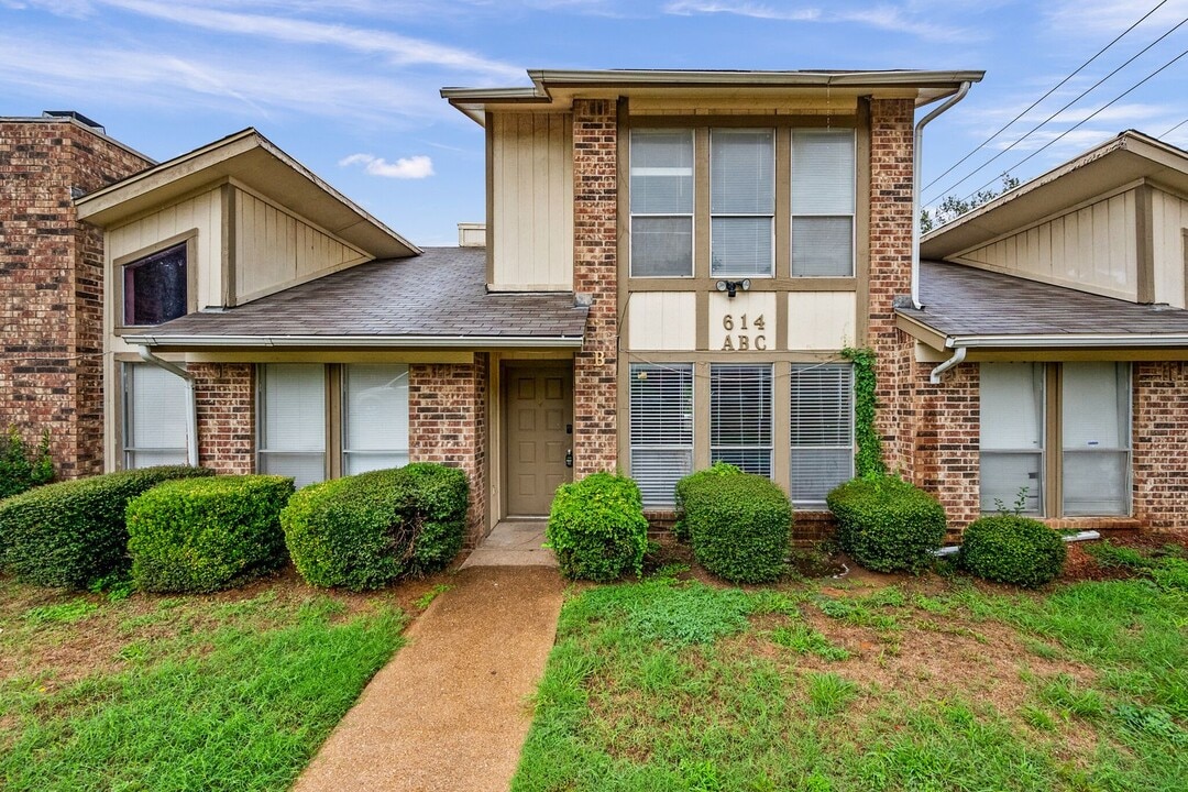 614 Lillard Rd in Arlington, TX - Building Photo
