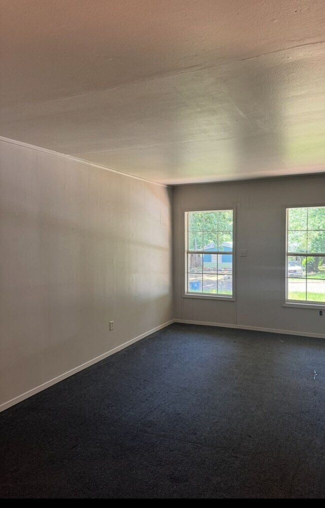 411 Byrne St in Lone Star, TX - Building Photo - Building Photo