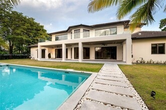 11200 SW 60th Ave in Pinecrest, FL - Building Photo - Building Photo
