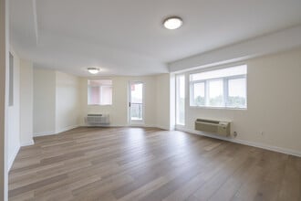 Sullivan Regency in Monticello, NY - Building Photo - Interior Photo