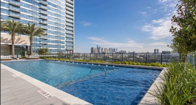 3411 Yoakum Blvd in Houston, TX - Building Photo - Building Photo