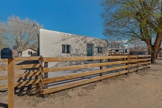 1717 Gonzales Rd SW in Albuquerque, NM - Building Photo - Building Photo